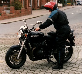 Kradblatt – Staging