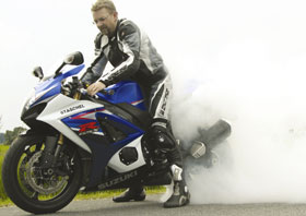 Kradblatt – Staging