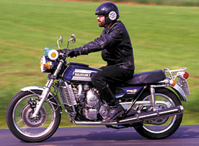 Kradblatt – Staging