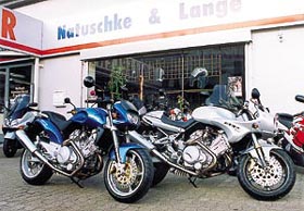 Kradblatt – Staging