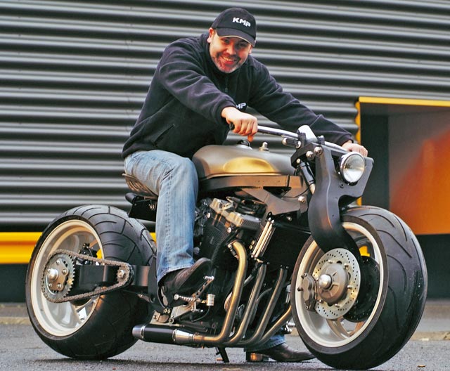 Kradblatt – Staging