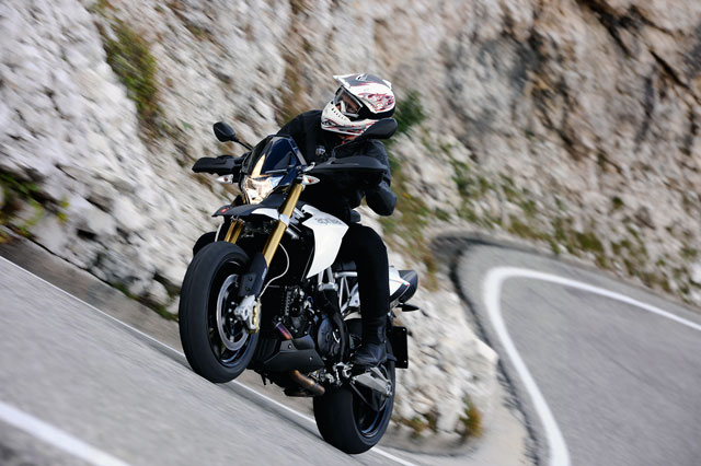 Kradblatt – Staging