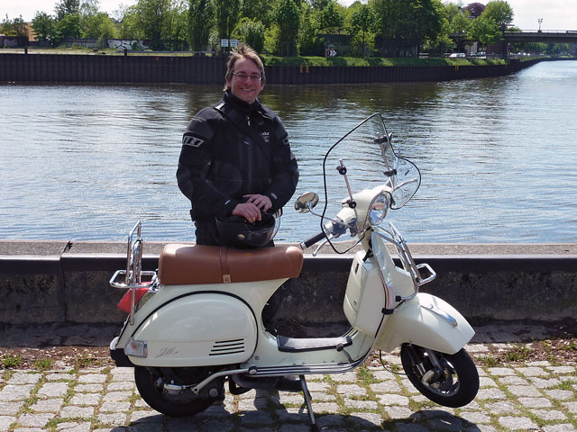 Kradblatt – Staging