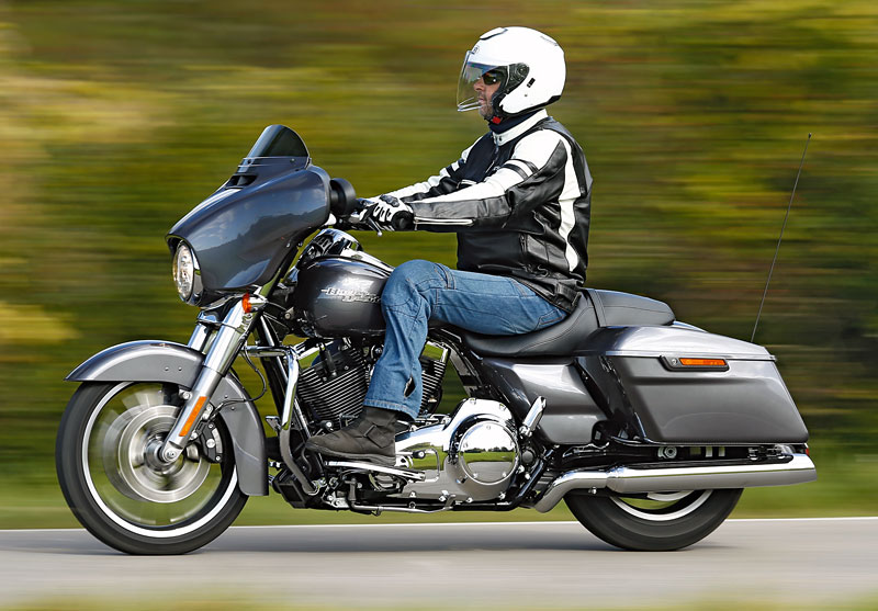 Kradblatt – Staging