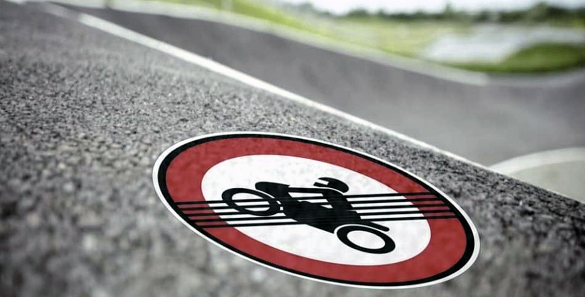 Kradblatt – Staging