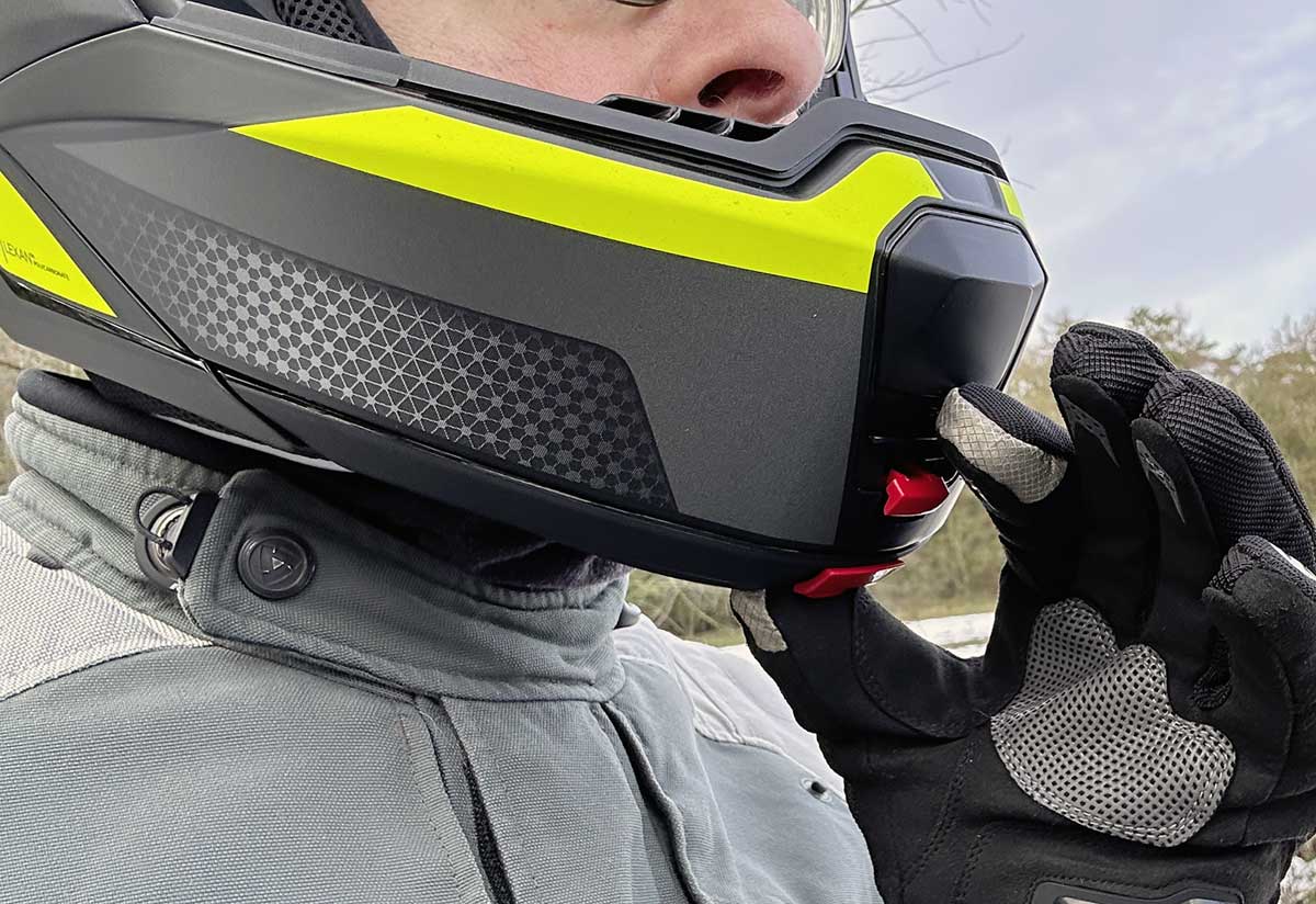 Zweistufige Kinnteilentriegelung