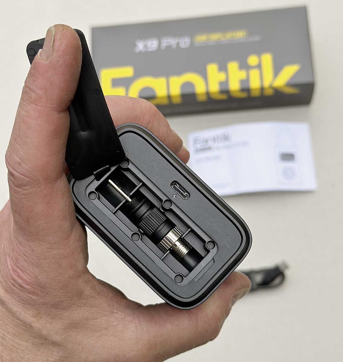 Fanttik X9 Pro Bodenfach mit Zubehör