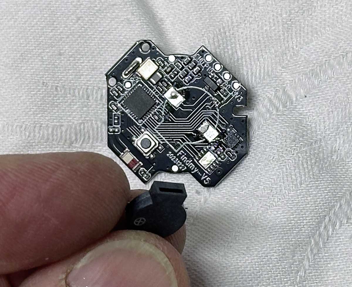 Der ausgelötete Alarmgeber